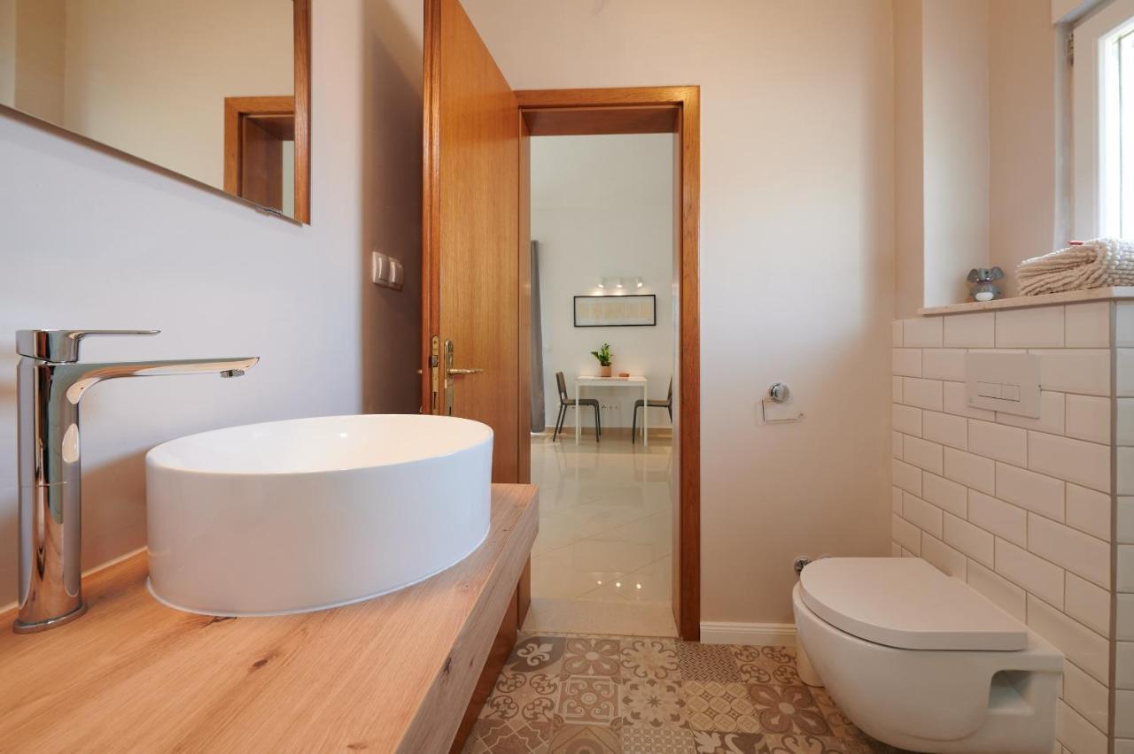 T&T Sea View Apartments Trogir Luaran gambar