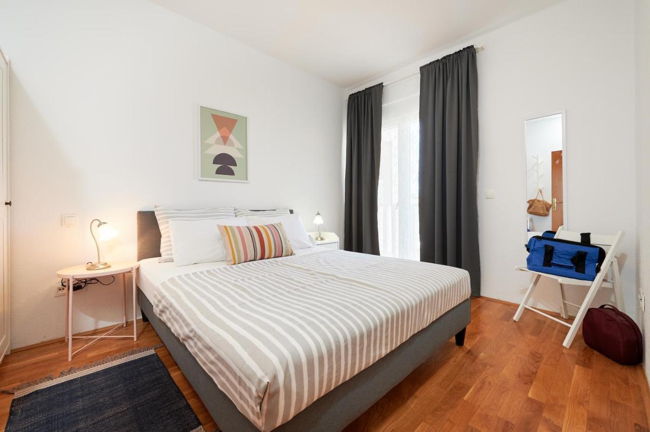 T&T Sea View Apartments Trogir Luaran gambar