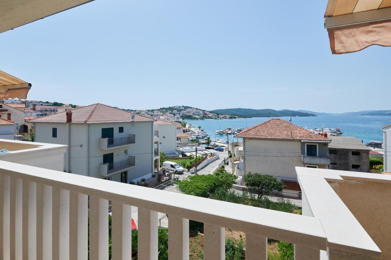 T&T Sea View Apartments Trogir Luaran gambar