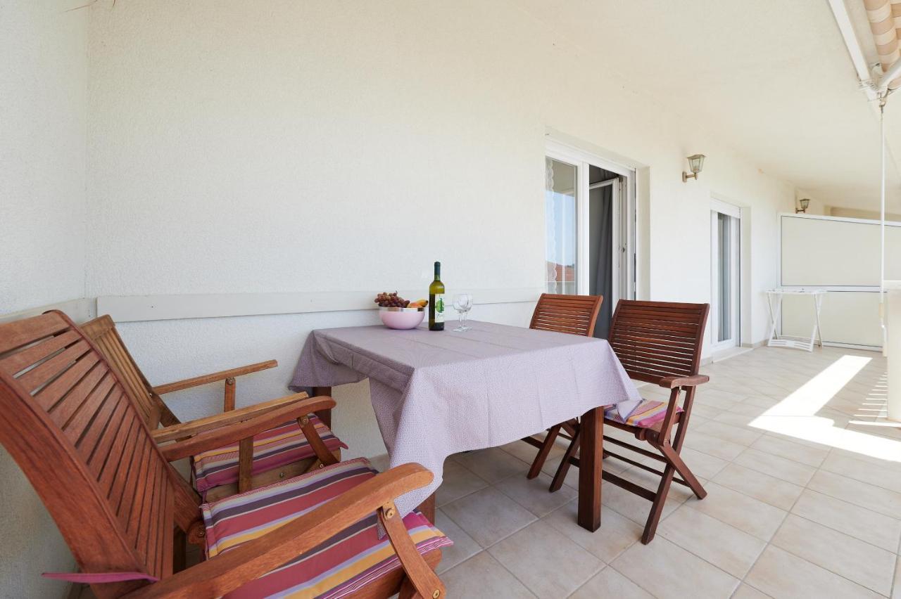 T&T Sea View Apartments Trogir Luaran gambar
