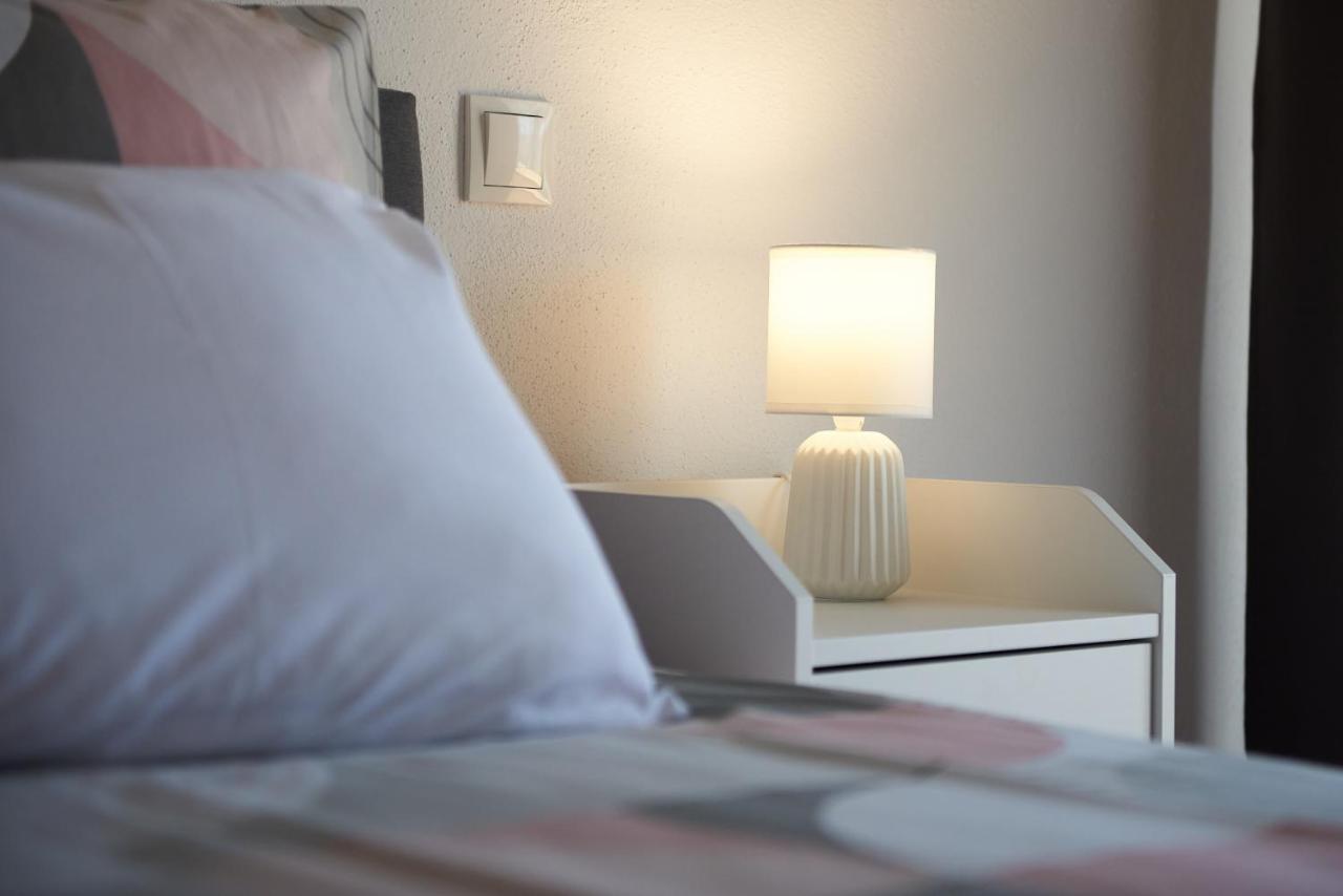 T&T Sea View Apartments Trogir Luaran gambar