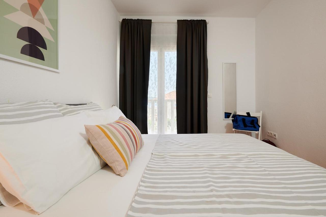 T&T Sea View Apartments Trogir Luaran gambar