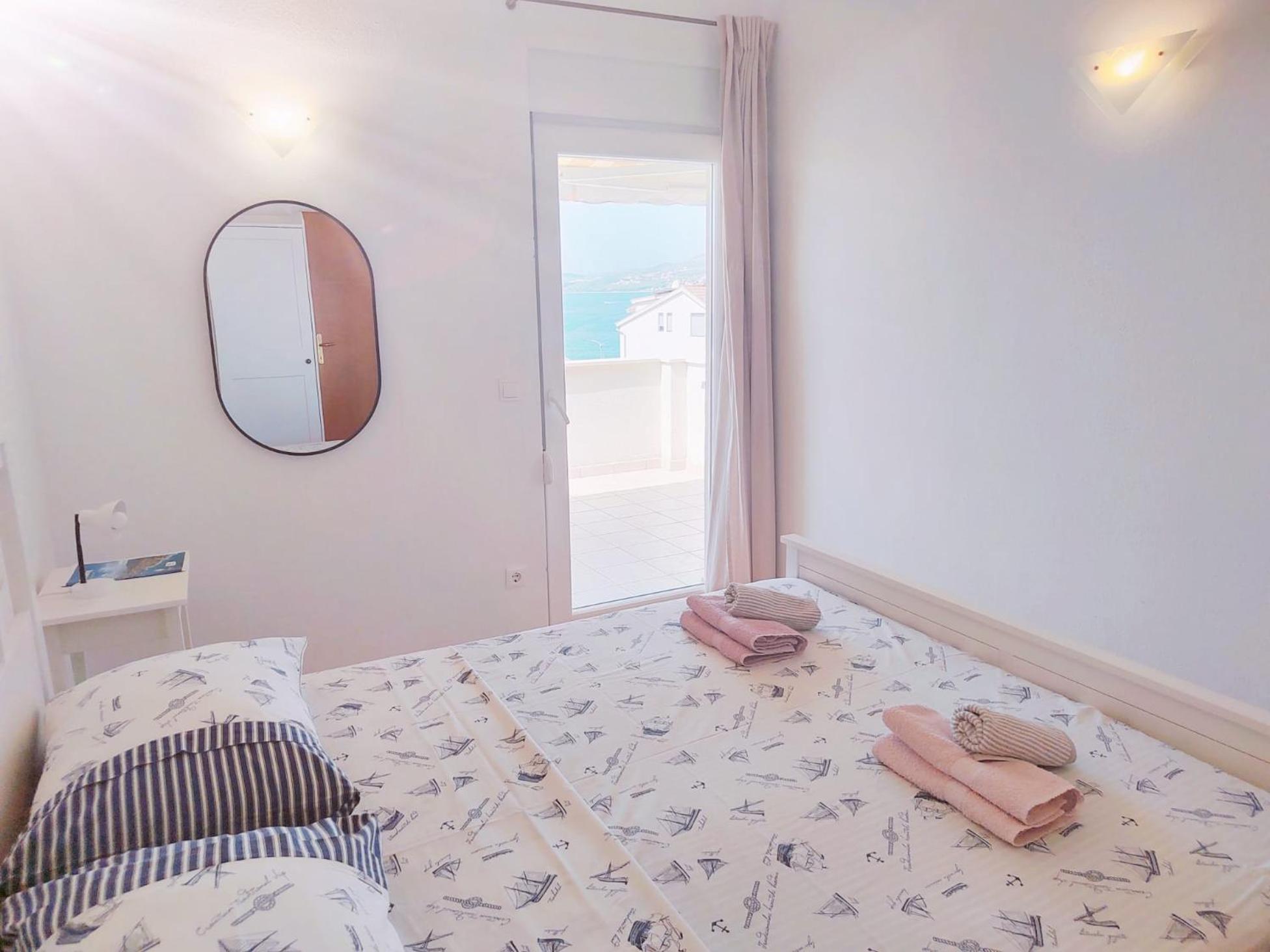 T&T Sea View Apartments Trogir Luaran gambar