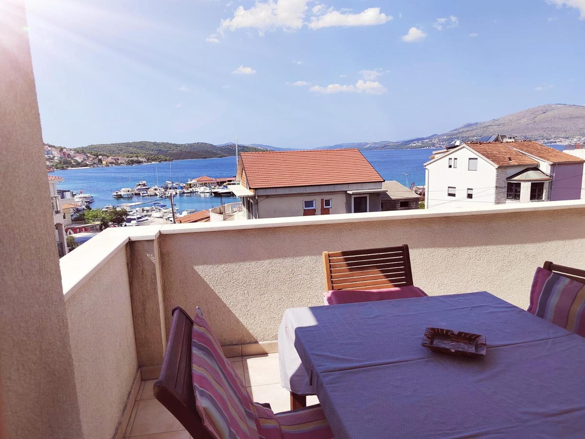 T&T Sea View Apartments Trogir Luaran gambar