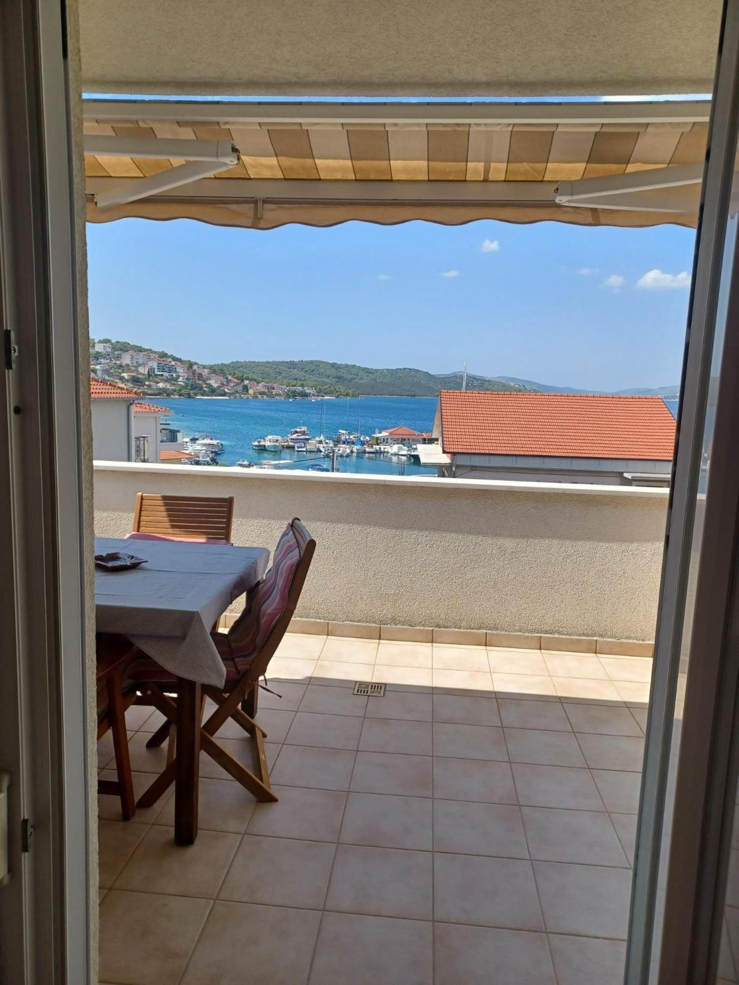 T&T Sea View Apartments Trogir Luaran gambar