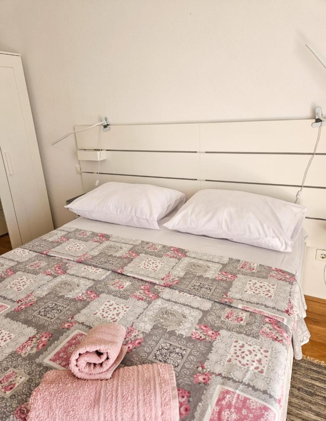 T&T Sea View Apartments Trogir Luaran gambar