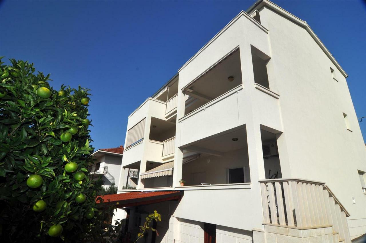 T&T Sea View Apartments Trogir Luaran gambar